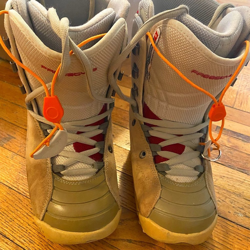 Burton Women's Size 7 (38) Snowboard Boots